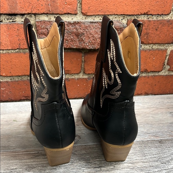 Soda Black Western Embroidered Ankle Cowgirl Boots - Picture 4 of 10